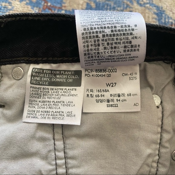 Levi's 501 Shorts in Washed Black 27 - Picture 6 of 6